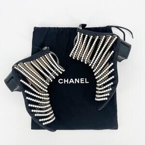 Chanel Pre-Fall 2016 Black Calfskin Pearl Detail Gladiator Sandal size 37 EU